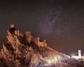 CASTELLO ROCCASCALEGNA: LUCI E IMMAGINI SULLA ROCCIA NARRANO LA STORIA