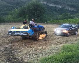 ROSARUBRA, AUTO IN PANNE AL PARTY ALLA TENUTA DI PIETRANICO