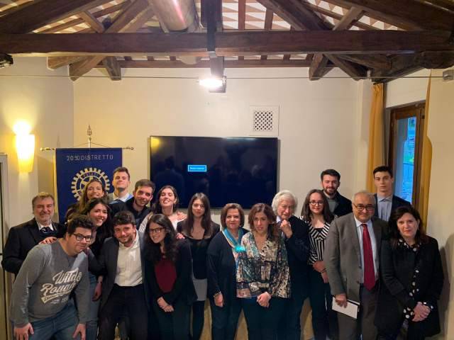 L’AQUILA: IL ROTARY INCONTRA STUDENTI MERITEVOLI CHE HANNO VINTO PREMI E BORSE DI STUDIO