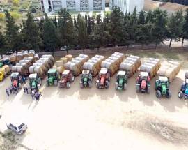 INCENDIO DISTRUGGE DEPOSITO DI FIENO IN AZIENDA DEL TERAMANO, AGRICOLTORI DONANO 300 ROTOBALLE