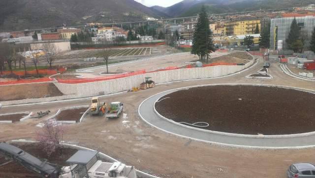 L’AQUILA CHE CAMBIA: ECCO L’ENORME ROTATORIA SU VIALE CORRADO IV