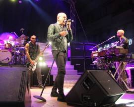 FESTA DELLA RIVOLUZIONE: SUCCESSO CONCERTO ENRICO RUGGERI A PESCARA