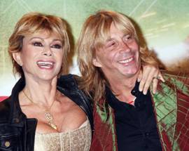CARMEN RUSSO DIVENTATA MAMMA A 53 ANNI, E’ NATA MARIA