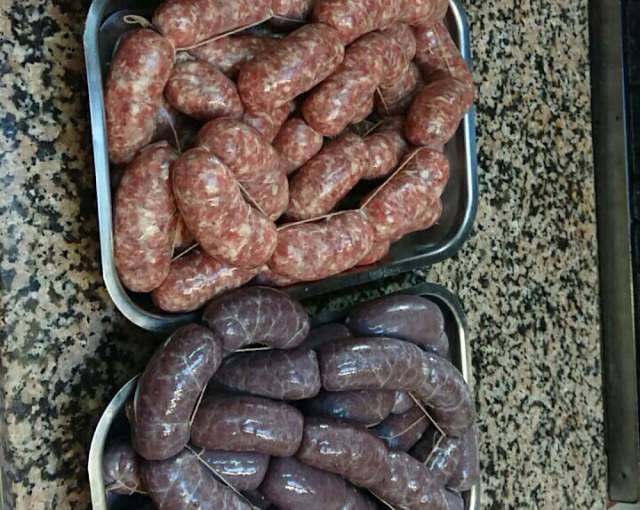 FERRAGOSTO L’AQUILA: AL CHERRY DI PAGANICA IN VENDITA SALSICCE E SANGUINACCI