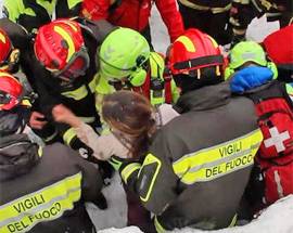 HOTEL RIGOPIANO: SI FERISCE VIGILE DEL FUOCO IMPEGNATO IN RICERCHE