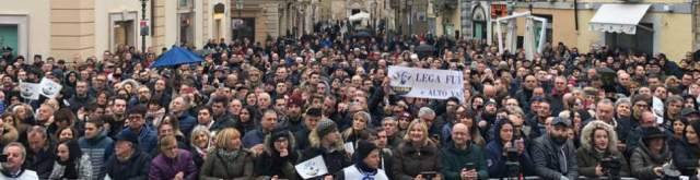 SALVINI E DI MAIO: SFIDA ALL’ULTIMO VOTO IN ABRUZZO, TRA PIAZZE PIENE E INVETTIVE