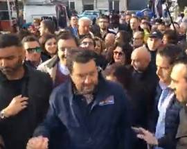 SALVINI A PESCARA: BELLA CIAO E ”NO ODIO”, NON SOLO SELFIE IL LEADER DELLA LEGA