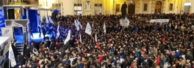 REGIONALI: SALVINI A SULMONA, ‘PRONTO PER PROCESSO’, IN MIGLIAIA LO ACCLAMANO