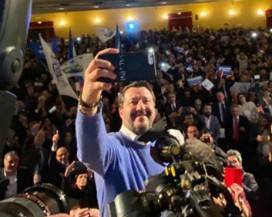 CORONAVIRUS: SALVINI SCHERZA, ”PER I SELFIE NON CAMBIA NIENTE”