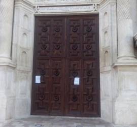 L’AQUILA: SI STACCA PEZZO DI INTONACO, CHIUSA LA BASILICA DI SAN BERNARDINO