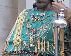 TESORO SAN ROCCO VENDUTO AL COMPRO ORO: AL VIA PROCESSO, ALLA SBARRA PARROCO ORSOGNA