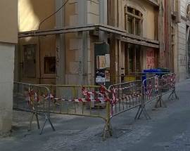 L’AQUILA: CORNICIONE PERICOLANTE, TRANSENNA IN CORSO STRETTO