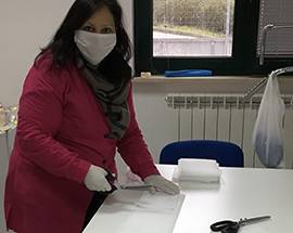COVID: SARTI ROCCAMONTEPIANO PRODUCONO MASCHERINE E LE DONANO