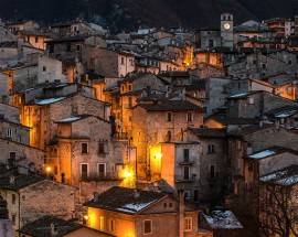 NOTTE ROMANTICA A SCANNO: BACIO A MEZZANOTTE E LANCIO DEI PALLONCINI