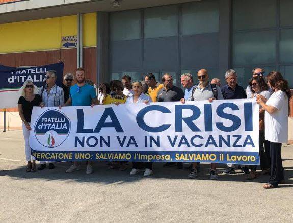 CRISI MERCATONE UNO: FLASH MOB FRATELLI D’ITALIA A SCERNE DI PINETO