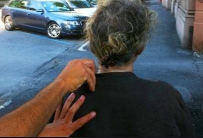 PESCARA: SCIPPA CATENINA A DONNA 79ENNE, ARRESTATO PREGIUDICATO