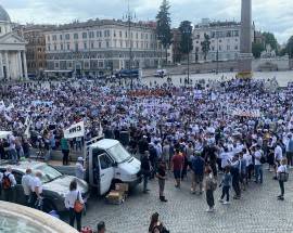 GIOCO LEGALE: IN 400 IN PIAZZA DALL’ABRUZZO, ”ACCANIMENTO IMMOTIVATO, RIAPRIRE SUBITO”