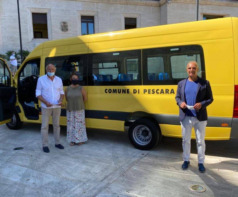 PESCARA: CONSEGNATO AL COMUNE NUOVO SCUOLABUS