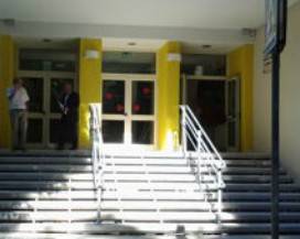 INVESTITO MENTRE RIPRENDE FIGLIO ALL’ASILO: E’ CAOS FUORI ‘CESARII’ DI CHIETI, ”CREARE PERCORSI ALTERNATIVI”