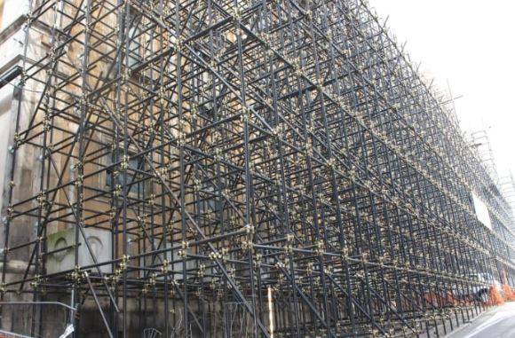 RICOSTRUZIONE SCUOLE: PRESIDIO A L’AQUILA, ”RITARDO GRAVISSIMO”