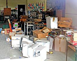 L’AQUILA: FRAZIONE DI SASSA TRA SCUOLE ABBANDONATE PUZZE E DISCARICHE ABUSIVE