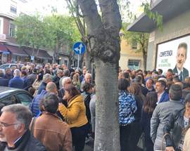ELEZIONI AVEZZANO: DI PANGRAZIO APRE LA SEDE ELETTORALE, BAGNO DI FOLLA