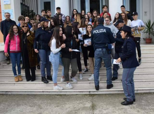 SE QUESTO E’ AMORE: POLIZIA INCONTRA STUDENTI PESCARA SU VIOLENZA DONNE
