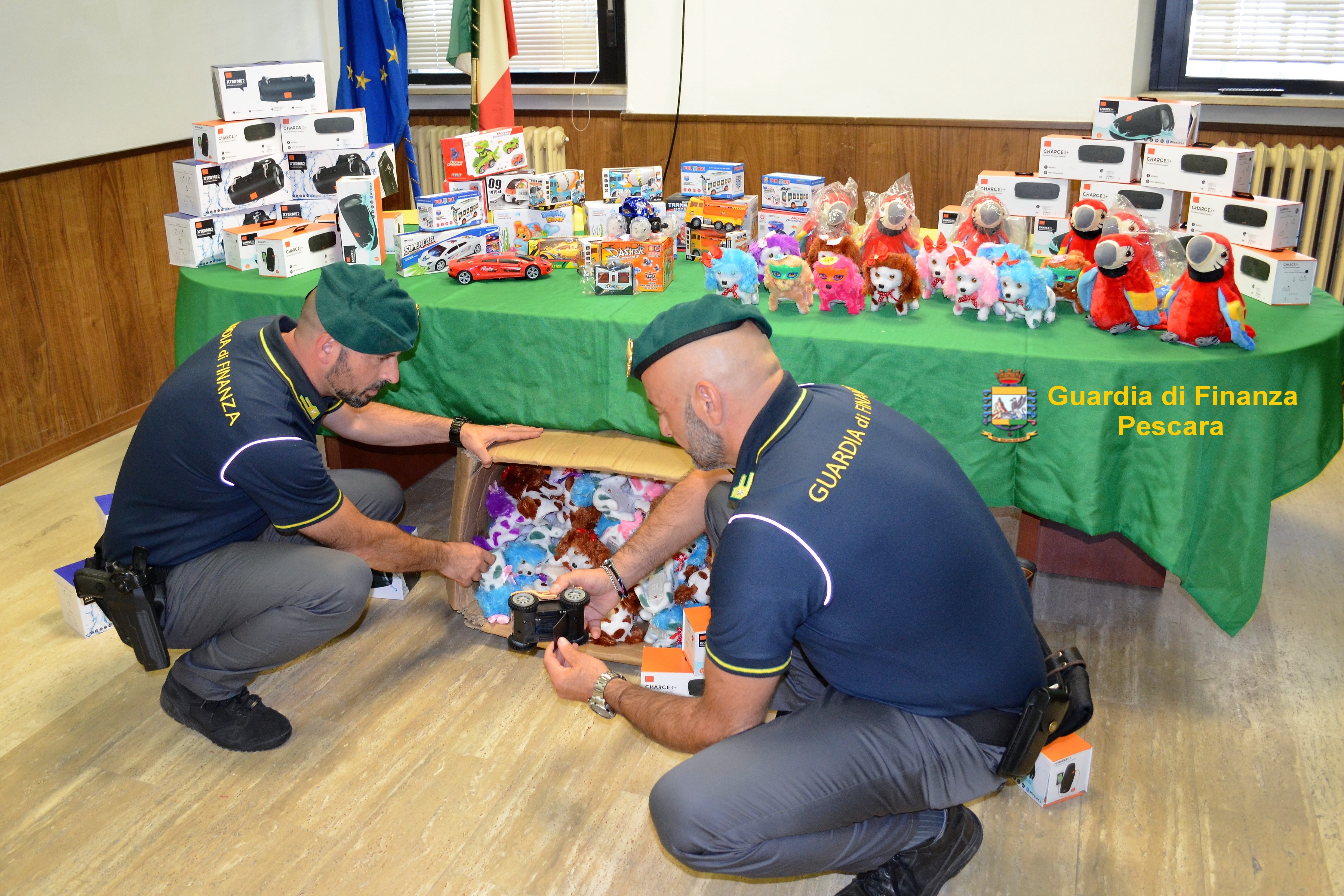 GDF PESCARA: SEQUESTRATI OLTRE 400 PRODOTTI ILLEGALI