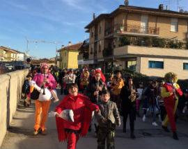 CARNEVALE: GRANDE FESTA A PAGANICA, IN MASCHERA GRANDI E PICCINI