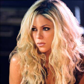 SHAKIRA ATTACCATA DA LEONE MARINO: SOLO POCHI GRAFFI