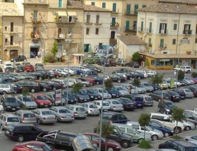 LANCIANO: A NATALE PARCHEGGI GRATIS PER FAVORIRE SHOPPING IN CENTRO