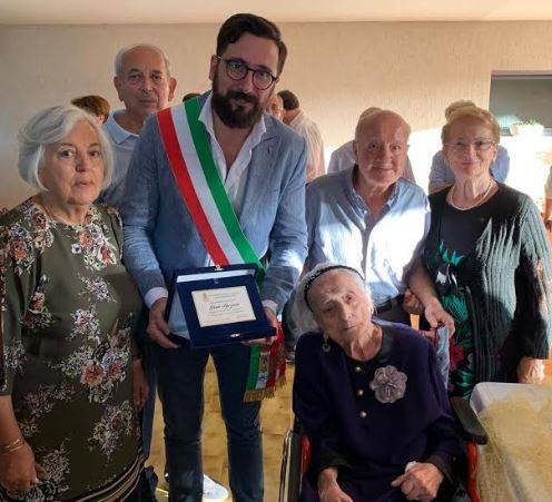CITTA’ SANT’ANGELO: FESTA PER I CENTO ANNI DI NONNA GINA SPEZIALE