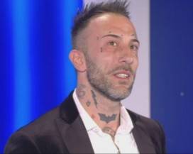 GRANDE FRATELLO: SIMONE DIFESO DALLA MADRE, ”EX MOGLIE MENTE E NE HO LE PROVE”