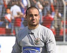 CALCIO: A 25 ANNI SMETTE DI GIOCARE, ”E’ MEGLIO CERCARSI UN LAVORO”