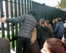 TERREMOTO ALBANIA: E’ RESSA PER IL PANE ALLO STADIO DI DURAZZO