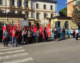 SANITA’: SIT-IN PENSIONATI DAVANTI ASL PESCARA, ‘RIAPERTURA DISTRETTO CEPAGATTI E MAGGIORI SERVIZI’