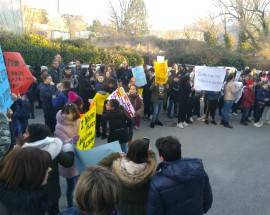 SCUOLE L’AQUILA: ”NO DIMENSIONAMENTO”, LETTERA APERTA DOCENTI E GENITORI
