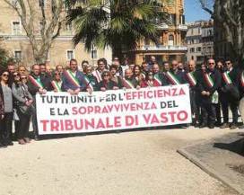 DIFESA SOPRAVVIVENZA DEL TRIBUNALE DI VASTO: SINDACI MANIFESTANO A ROMA