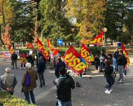 SANITA’: PRESIDIO DAVANTI CONSIGLIO REGIONALE DEI LAVORATORI ”INVISIBILI”