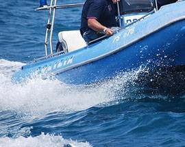 PESCARA: RISCHIANO DI ANNEGARE NEL MARE MOSSO, DUE BAMBINI E UN ADULTO SALVATI IN EXTREMIS