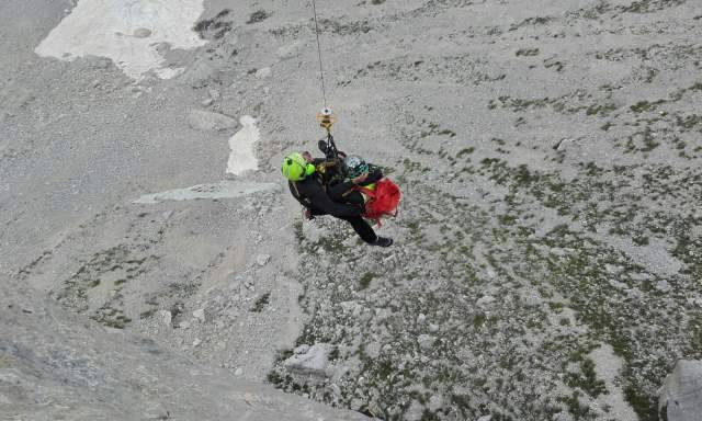 PRECIPITA IN DIRUPO MENTRE RACCOGLIE ASPARAGI AD ELICE
