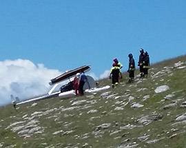 ELICOTTERO SI SCHIANTA SUL MONTE PISELLI, PILOTA E PASSEGGERO SALVI