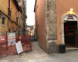 SOTTOSERVIZI L’AQUILA: LUNGAGGINI IN VIA ANTINORI, COMMERCIANTI PREOCCUPATI