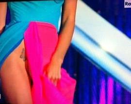 FESTIVAL SANREMO: IL CASO DEGLI SLIP DI BELEN DIVIDE IL WEB