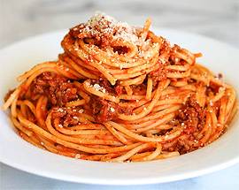 L’AQUILA: LA MAXI SPAGHETTATA, CITTADINI ACQUISTANO UNA TONNELLATA DI PASTA E RISPARMIANO LA META’