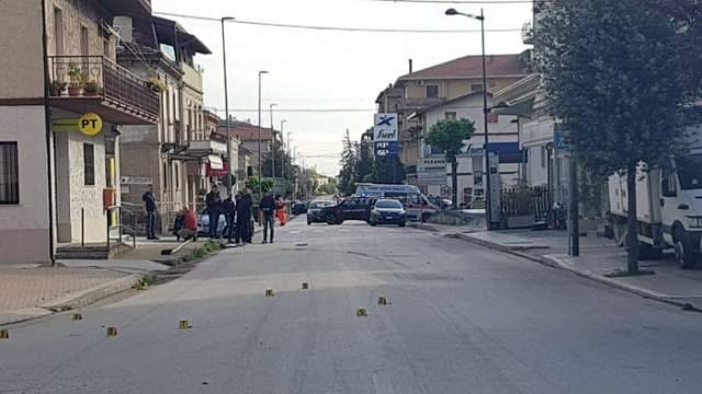 TENTANO COLPO AL BANCOMAT, SPARATORIA CON CARABINIERI CHE ARRESTANO 5 PUGLIESI
