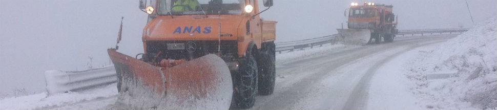 SCUOLE CHIUSE E STOP CAMION PER MALTEMPO, A PESCARA PALAZZINA EVACUATA PER FRANA