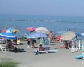 FURBETTI DELL’OMBRELLONE SULLE SPIAGGE LIBERE: BLITZ AD ALBA ADRIATICA