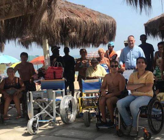 MONTESILVANO: IGNOTO BENEFATTORE DONA SEDIA PER SPIAGGE SENZA BARRIERE