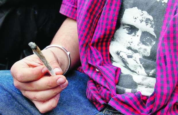 CONTROLLI ANTIDROGA A SCUOLA, DUE RAGAZZI NEI GUAI AD ATRI